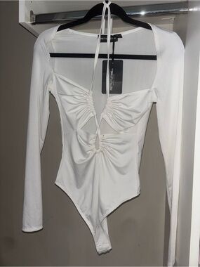 PrettyLittleThing White Ruched Cutout Long Sleeve Bodysuit